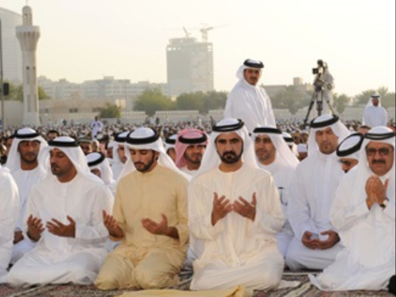 Mohammed bin Rashid performes the Eid al-Fitr Prayer 