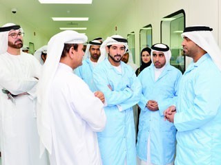 محمد بن راشد يزور مركز الخدمات الاجتماعية في عجمان 