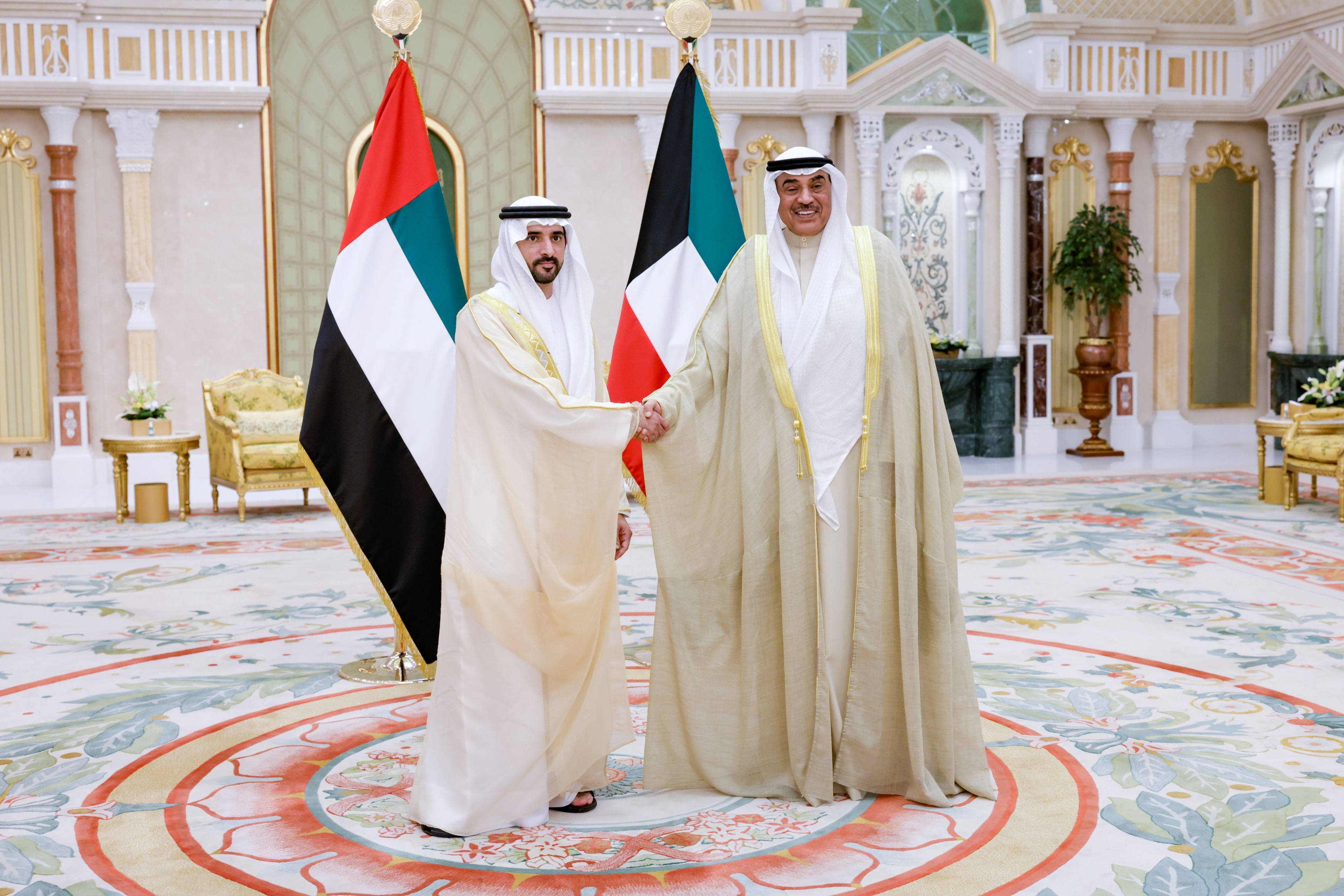 Hamdan bin Mohamed meets with Crown Prince of Kuwait