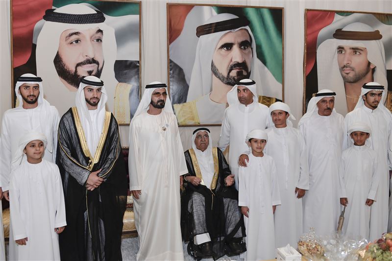 محمد بن راشد يحضر أفراح المري والغيث