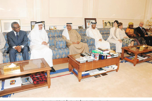 حمدان بن محمد يستقبل قائد القوات البحرية للقيادة المركزية الأمريكية 