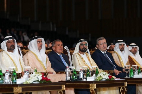 محمد بن راشد يحضر أفراح الكمدة وبن ثاني