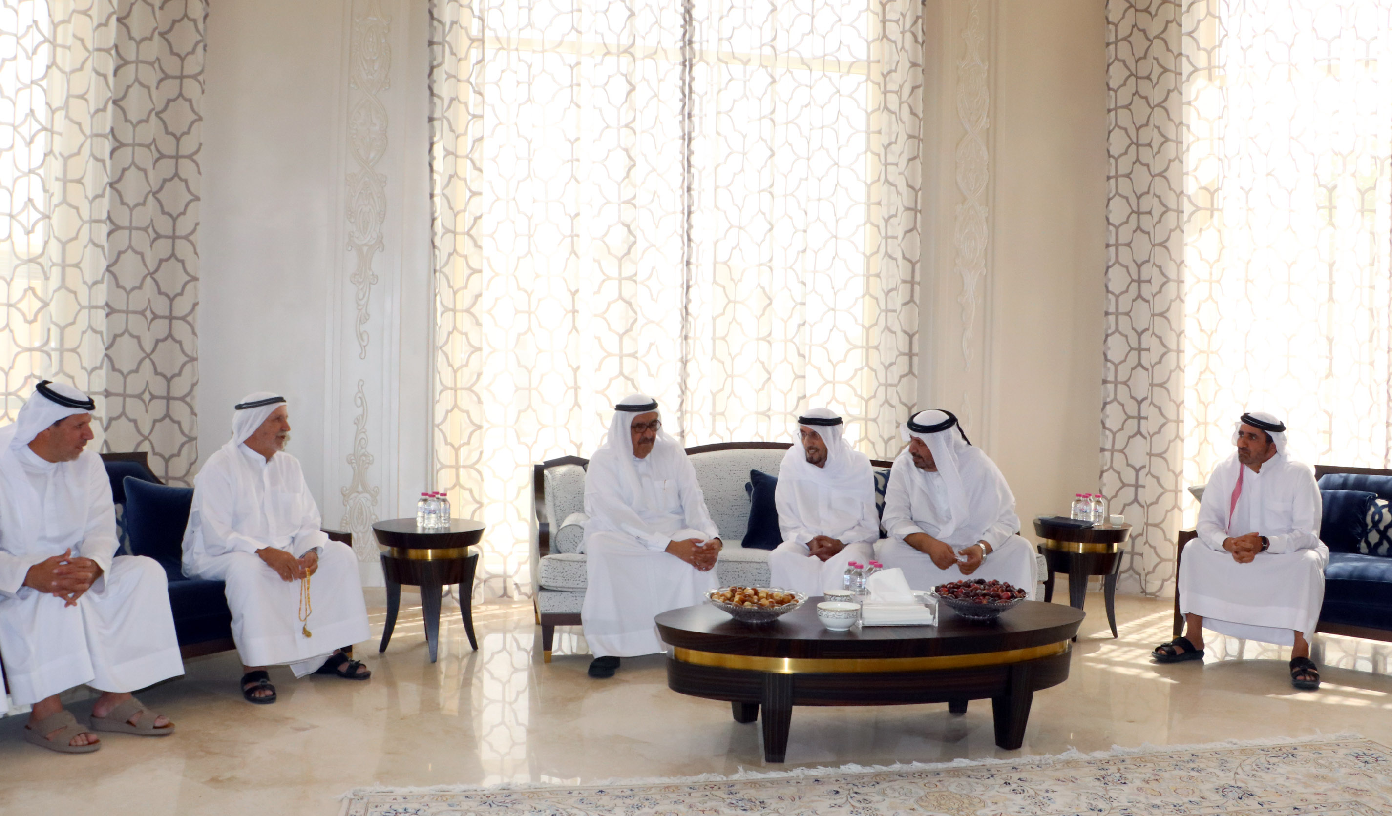 Hamdan bin Rashid offers condolences on the death of Amina bint Mijran