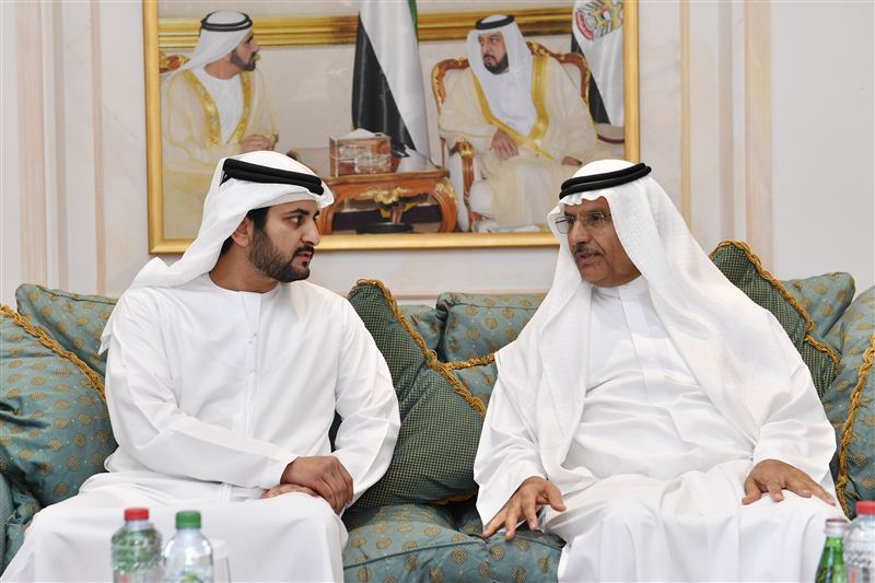 مكتوم بن محمد بن راشد يعزي في وفاة شيخة بنت عبدالله أحمد بن كلبان