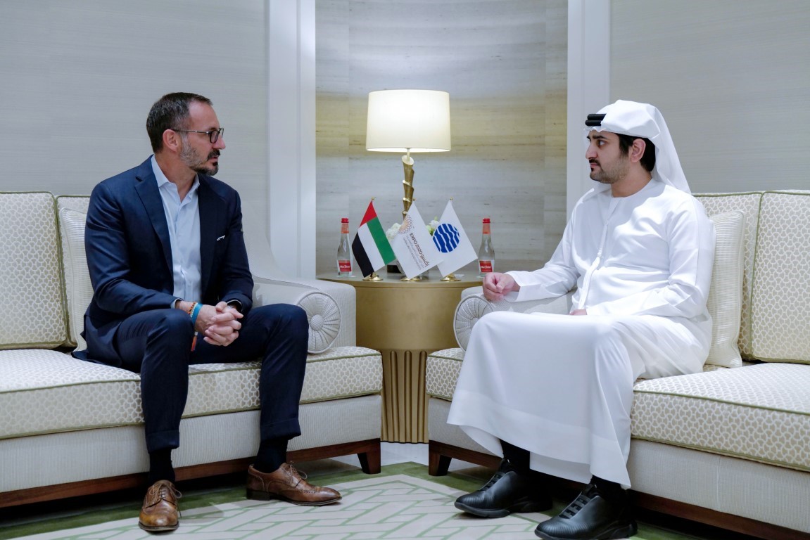 Maktoum bin Mohammed meets with Rahim Aga Khan to discusses new ways to support underprivileged communities around the world