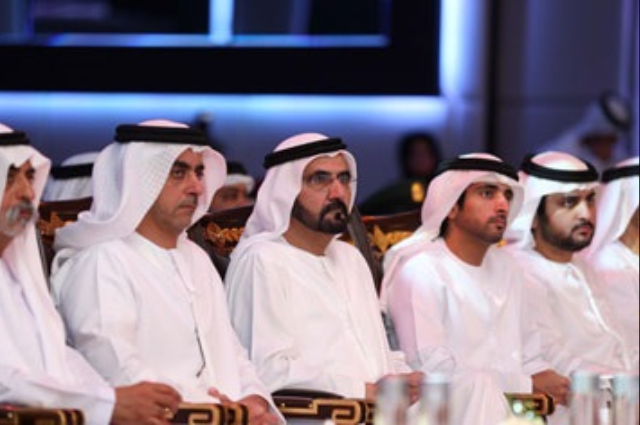 محمد بن راشد يعزي ضاحي خلفان تميم في وفاة المغفور له عمه