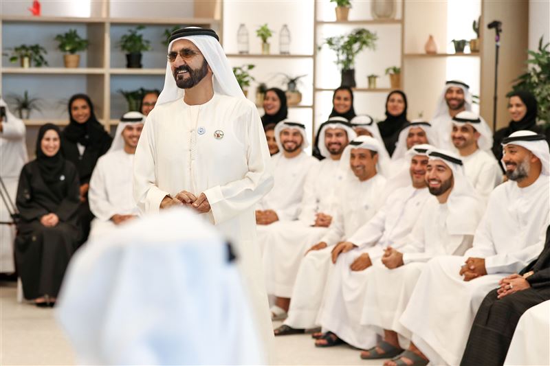 Mohammed bin Rashid chairs brainstorm session with his team