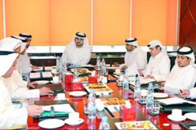 Maktoum bin Mohammed chairs a meeting of Dubai Real Estate Corporation 