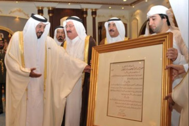 Khalifa receives Commemorative Plaques Carrying Signatures of Diplomats