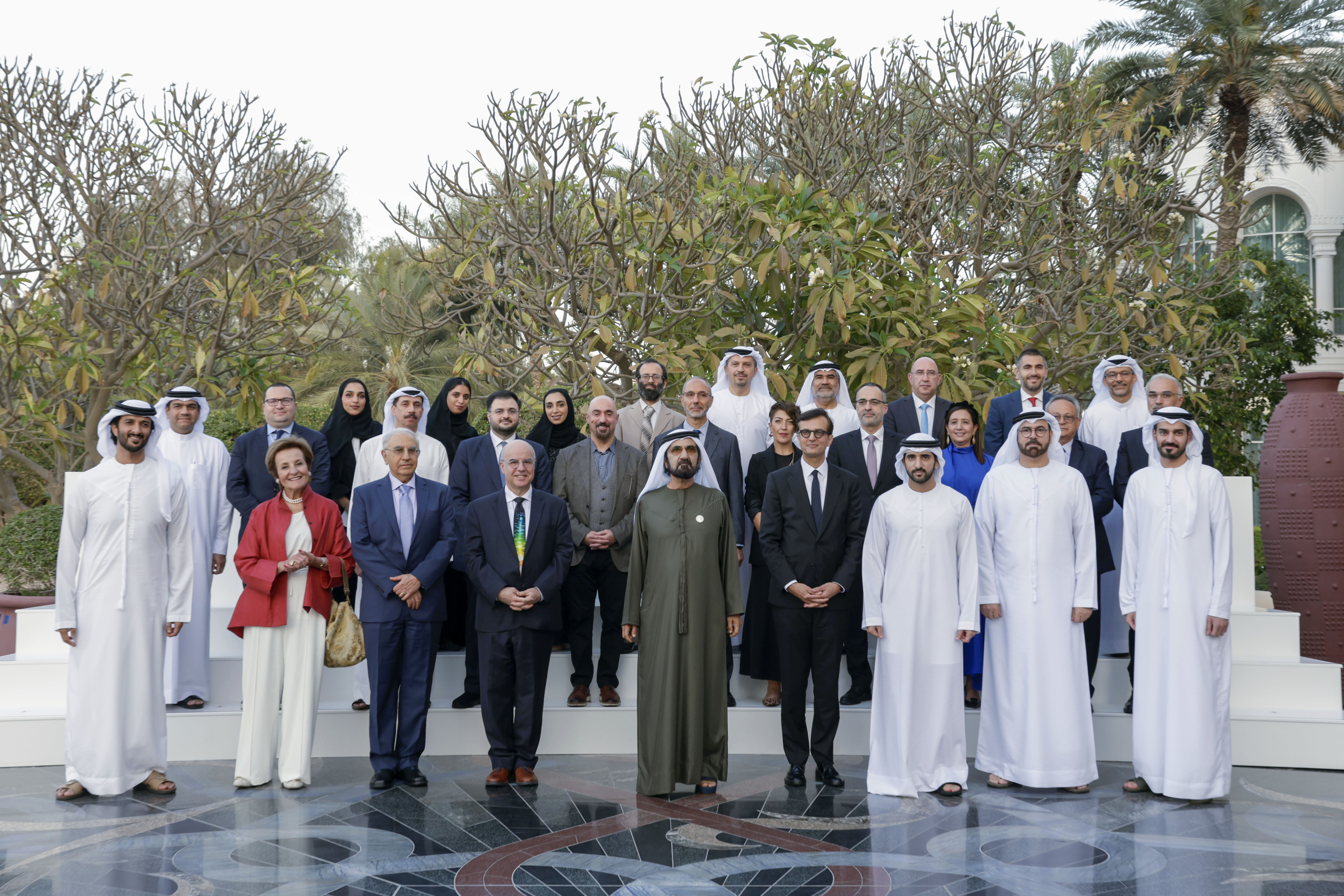 Mohammed bin Rashid meets with committee leading Great Arab Minds initiative