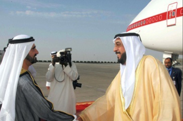 Mohammed bin Rashid greets Khalifa on his return from GCC Summit 