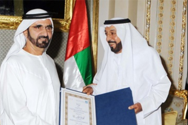 Khalifa receives Islamic Personality Award from Sheikh Mohammed