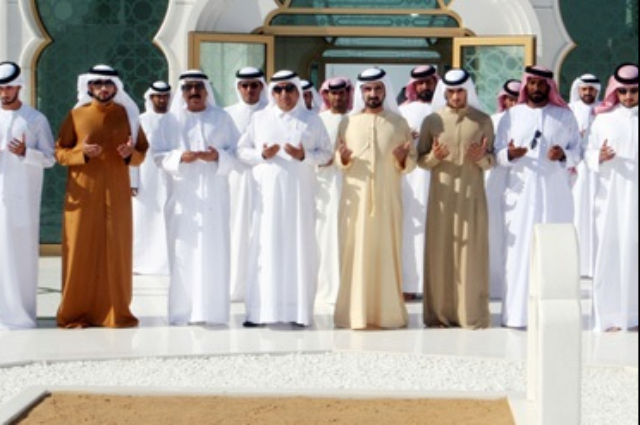 Mohammed bin Rashid visits Sheikh Zayed tomb 