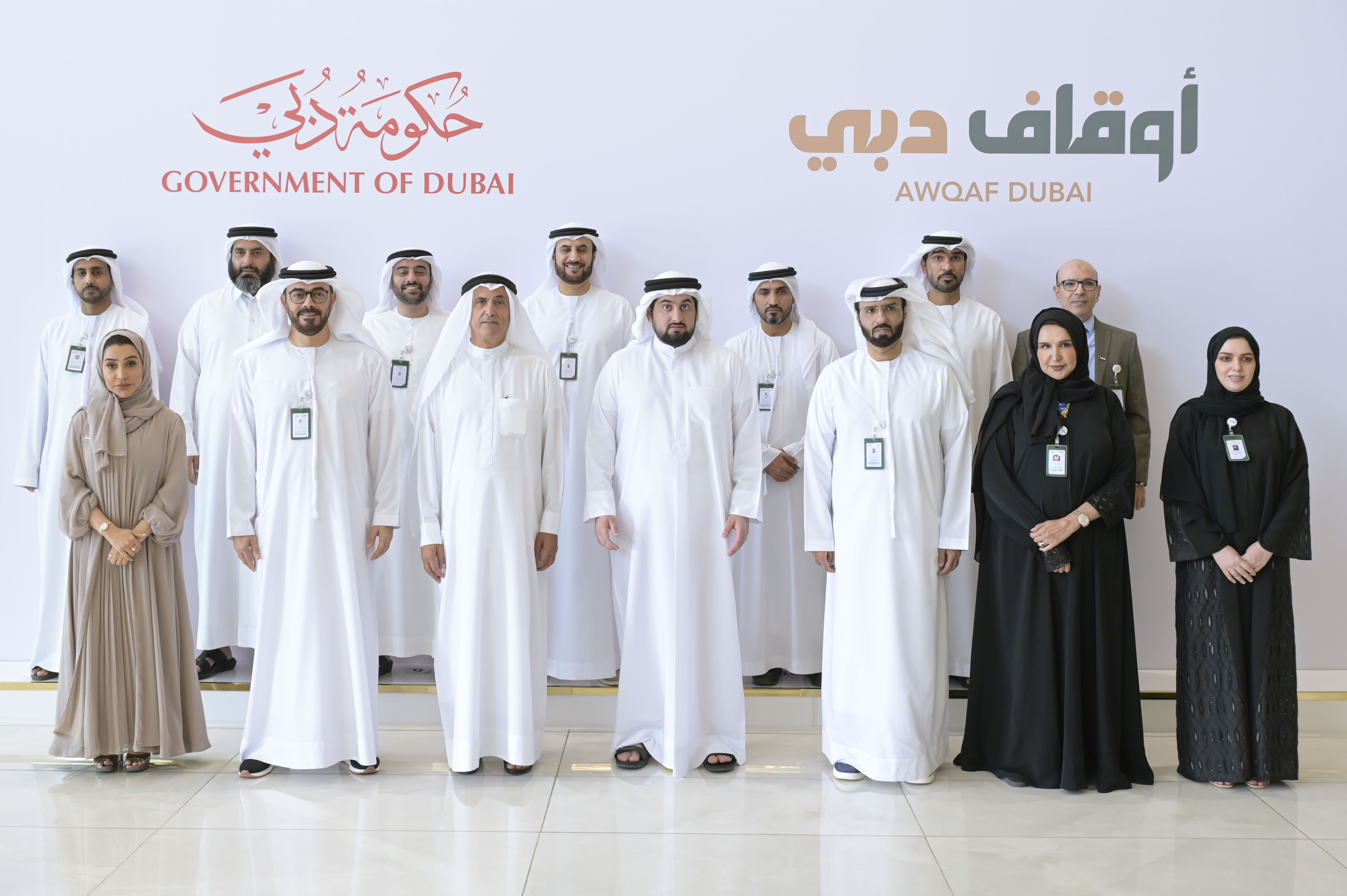 Ahmed bin Mohammed visits Endowments and Minors' Trust Foundation