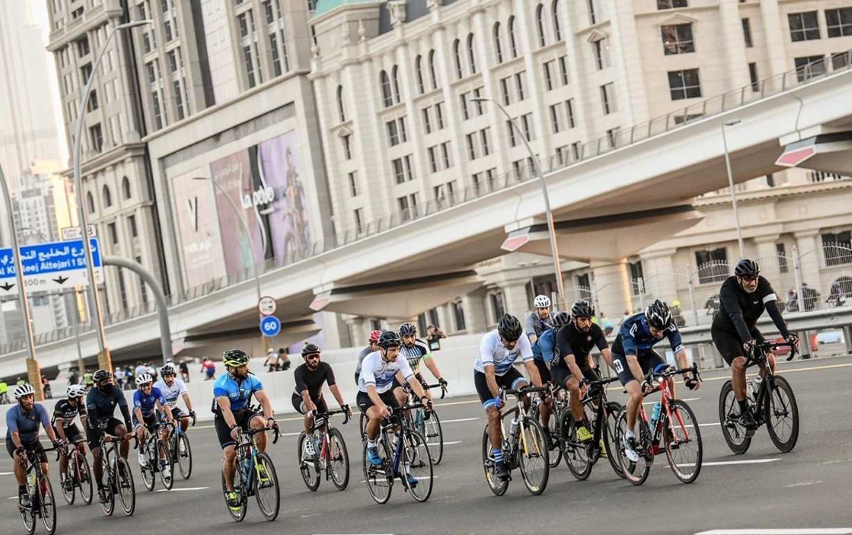 Hamdan bin Mohammed joins cyclists in first Dubai Ride
