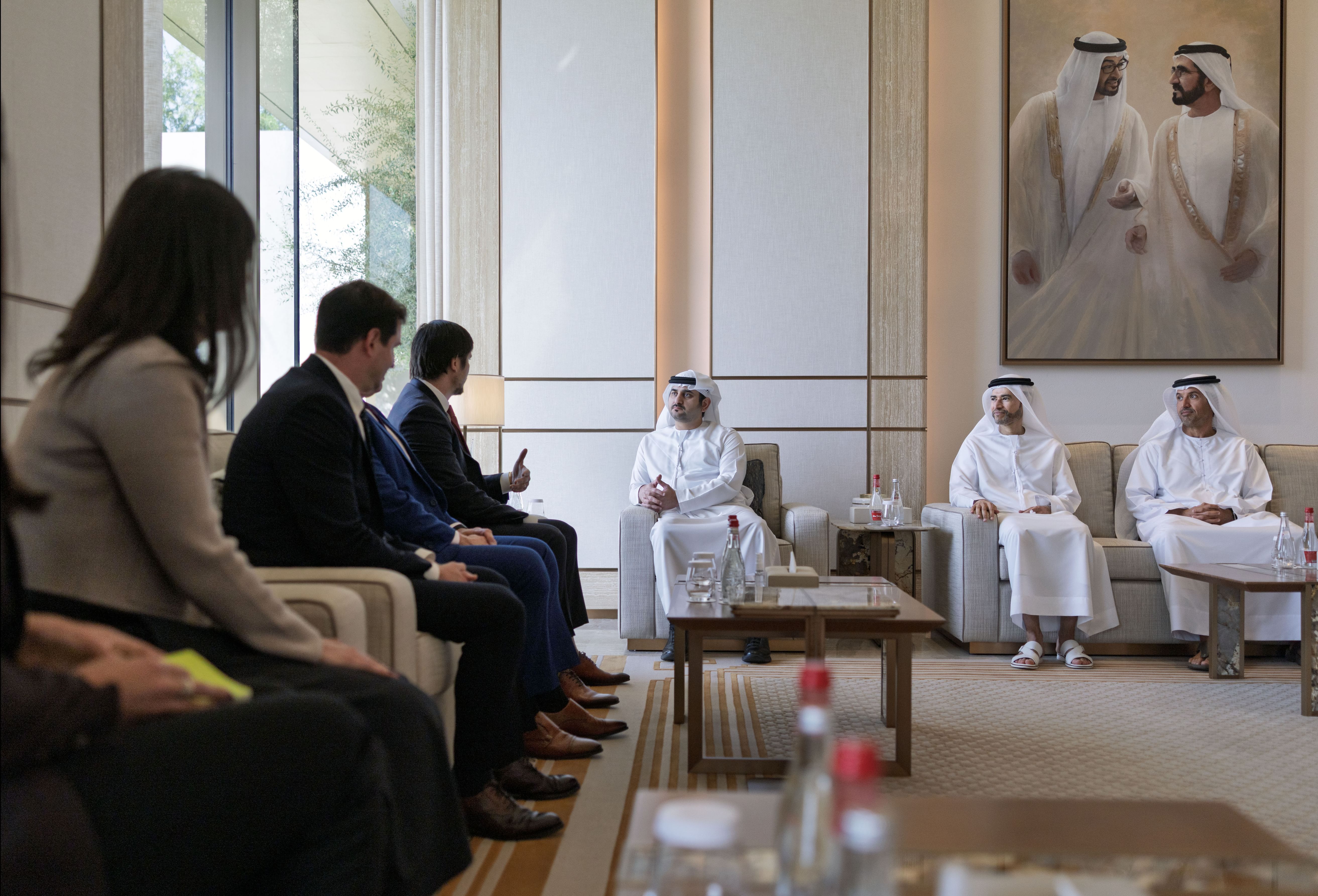 مكتوم بن محمد يستقبل رئيس مجلس الإدارة والرئيس التنفيذي لشركة "روبين هود ماركتس" العالمية