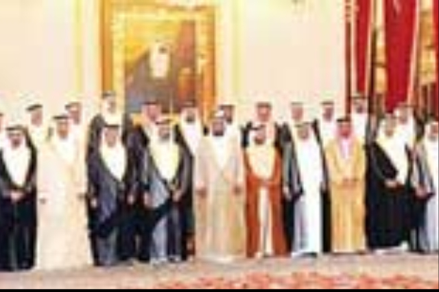 Mohammed bin Rashid and government members sworn in before President 