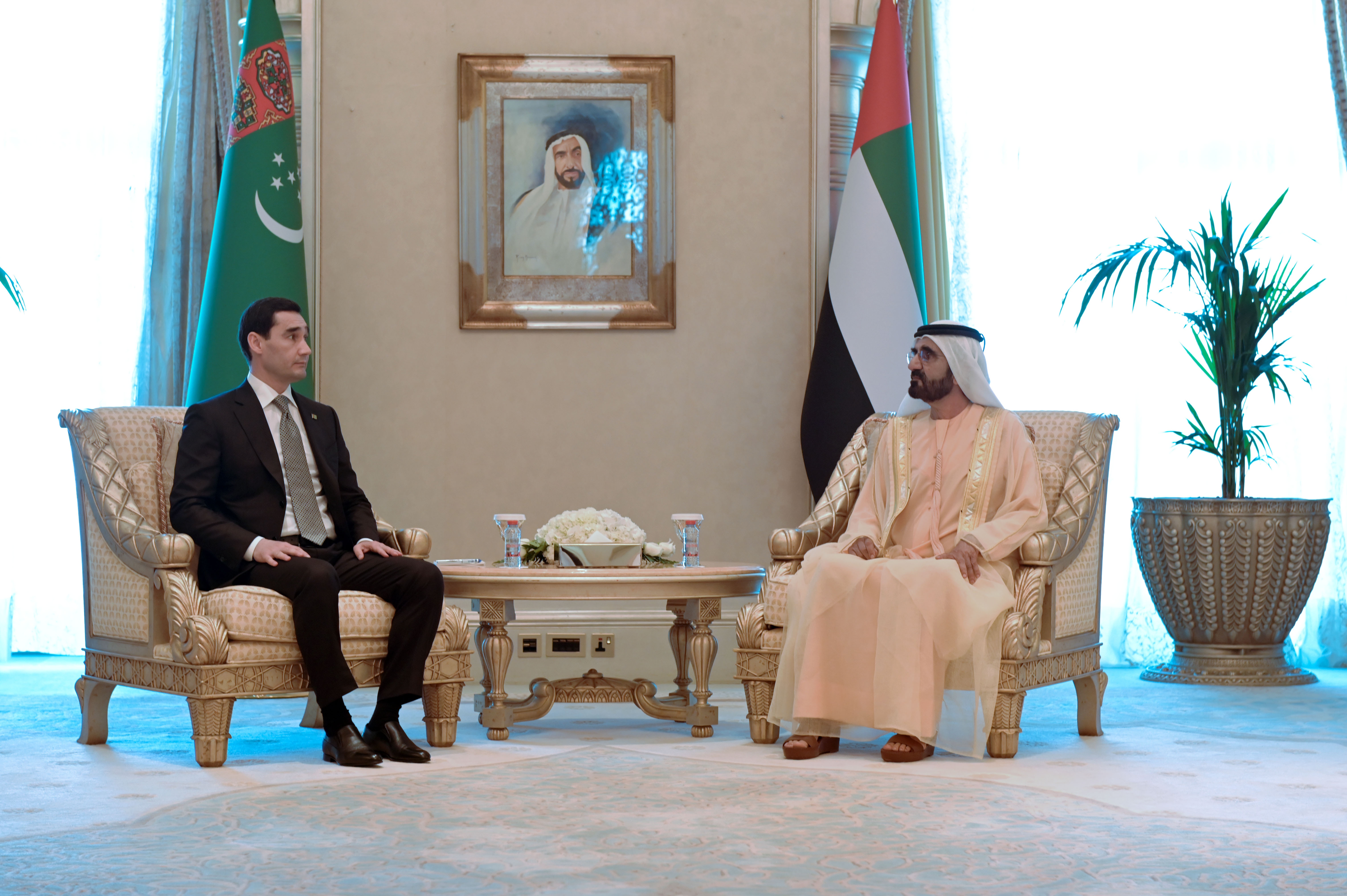 Mohammed bin Rashid meets with President of Turkmenistan