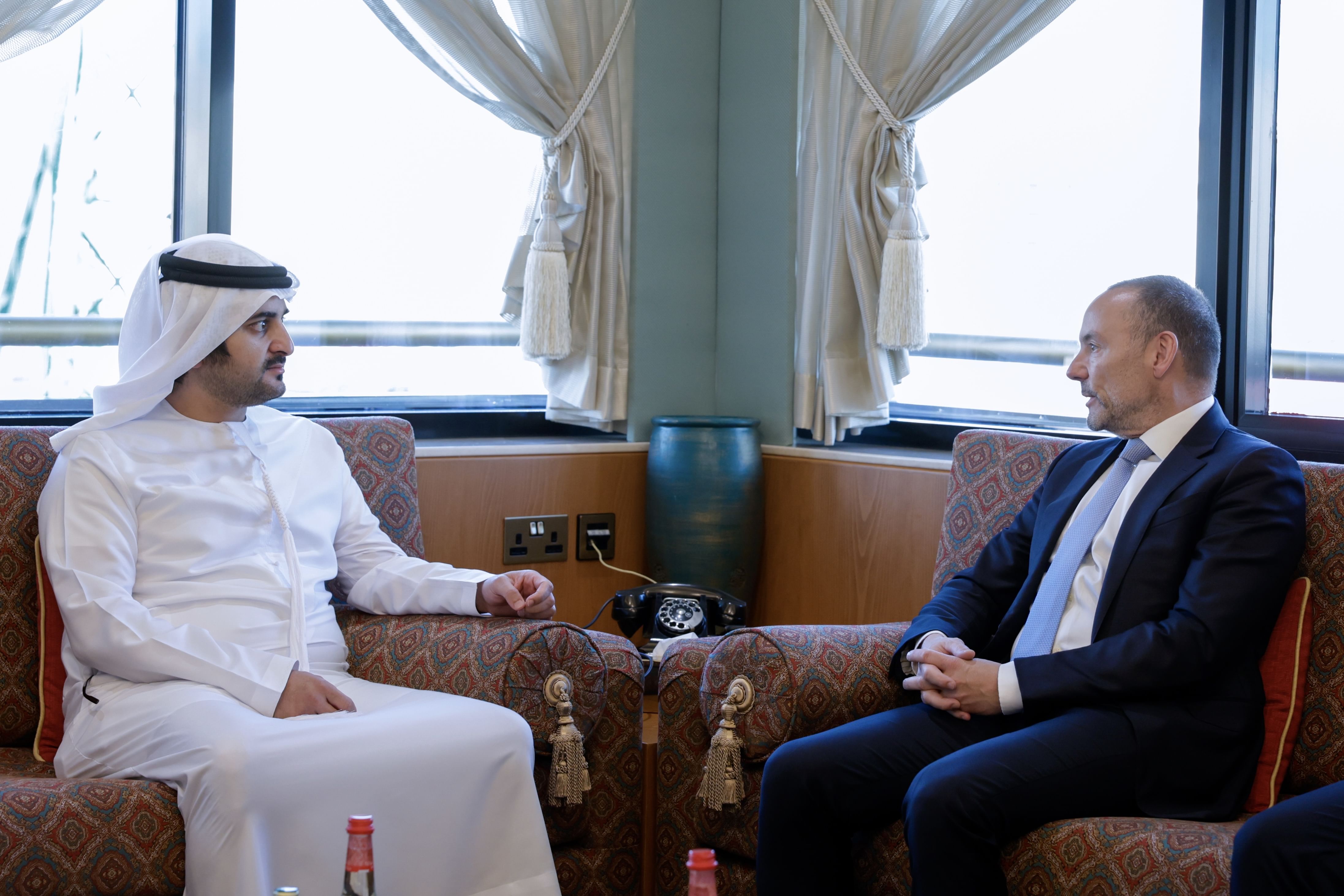 Maktoum bin Mohammed meets with CEO of Schneider Electric