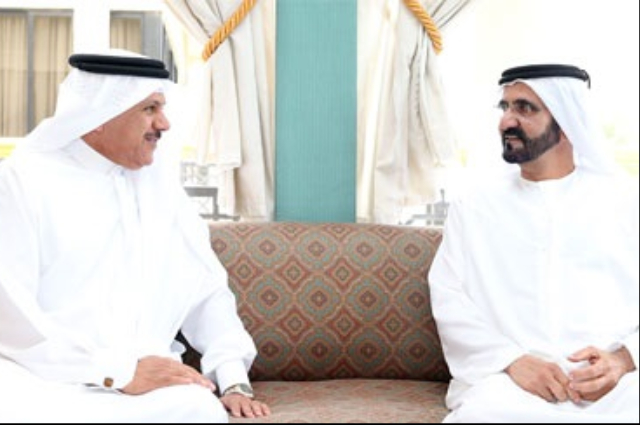 مكتوم بن محمد يكرم الفائزين بجوائز تميز الأعمال