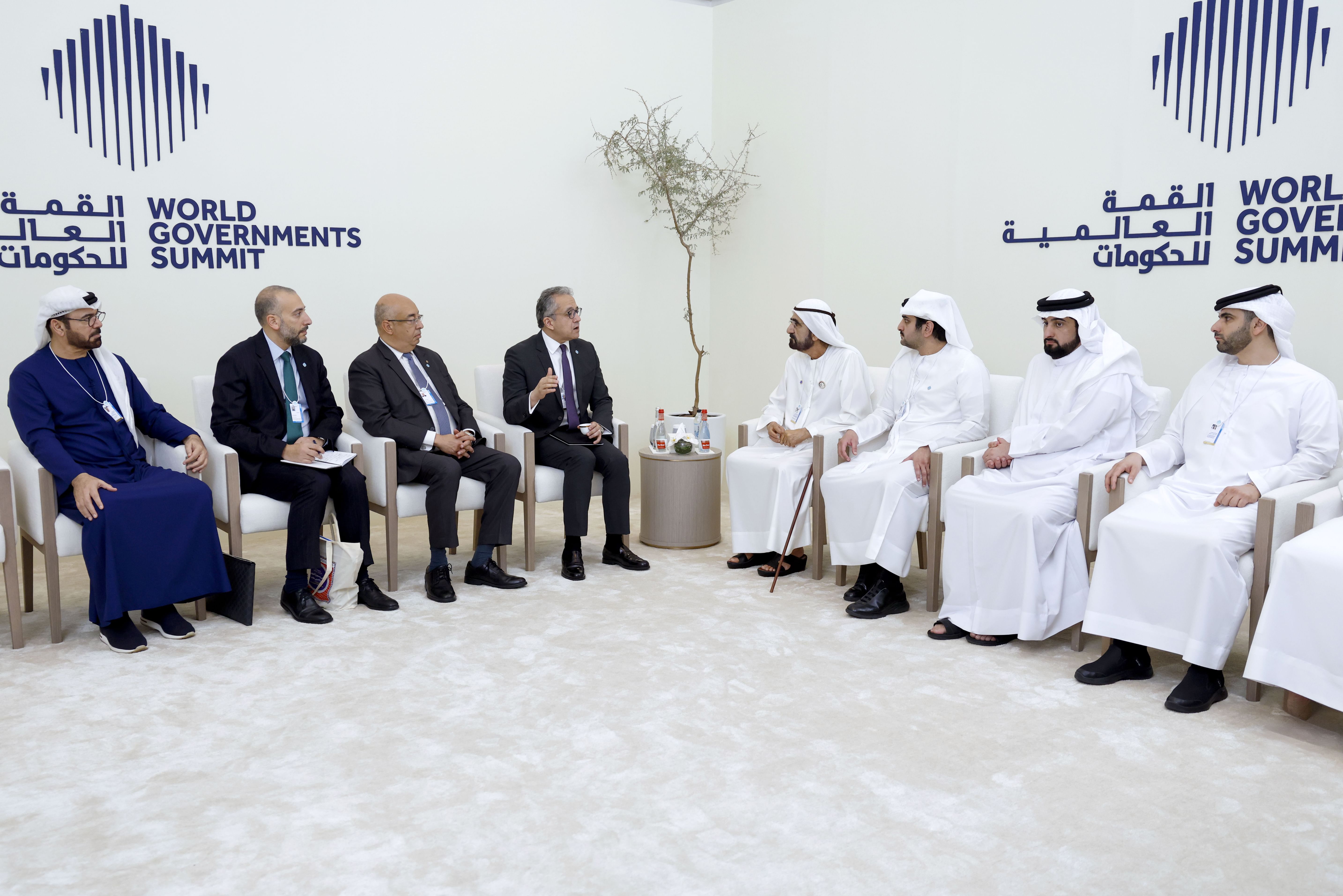 محمد بن راشد يلتقي المدير العام لمنظمة الأمم المتحدة للتربية والعلم والثقافة (اليونسكو)