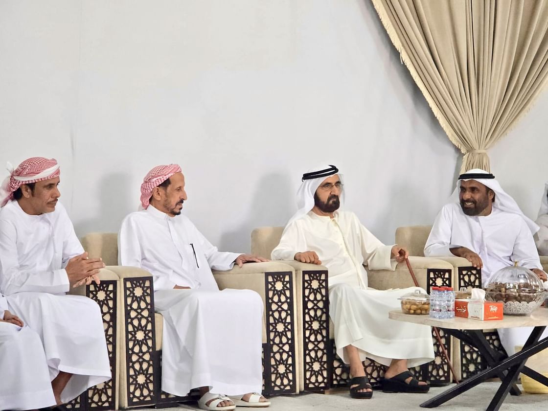 محمد بن راشد يقدّم واجب العزاء في وفاة مبارك سعيد مبارك مرخان