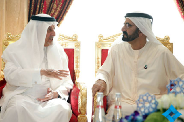 محمد بن راشد يلبي دعوة أبناء عبدالجليل الفهيم إلى مأدبة الإفطار