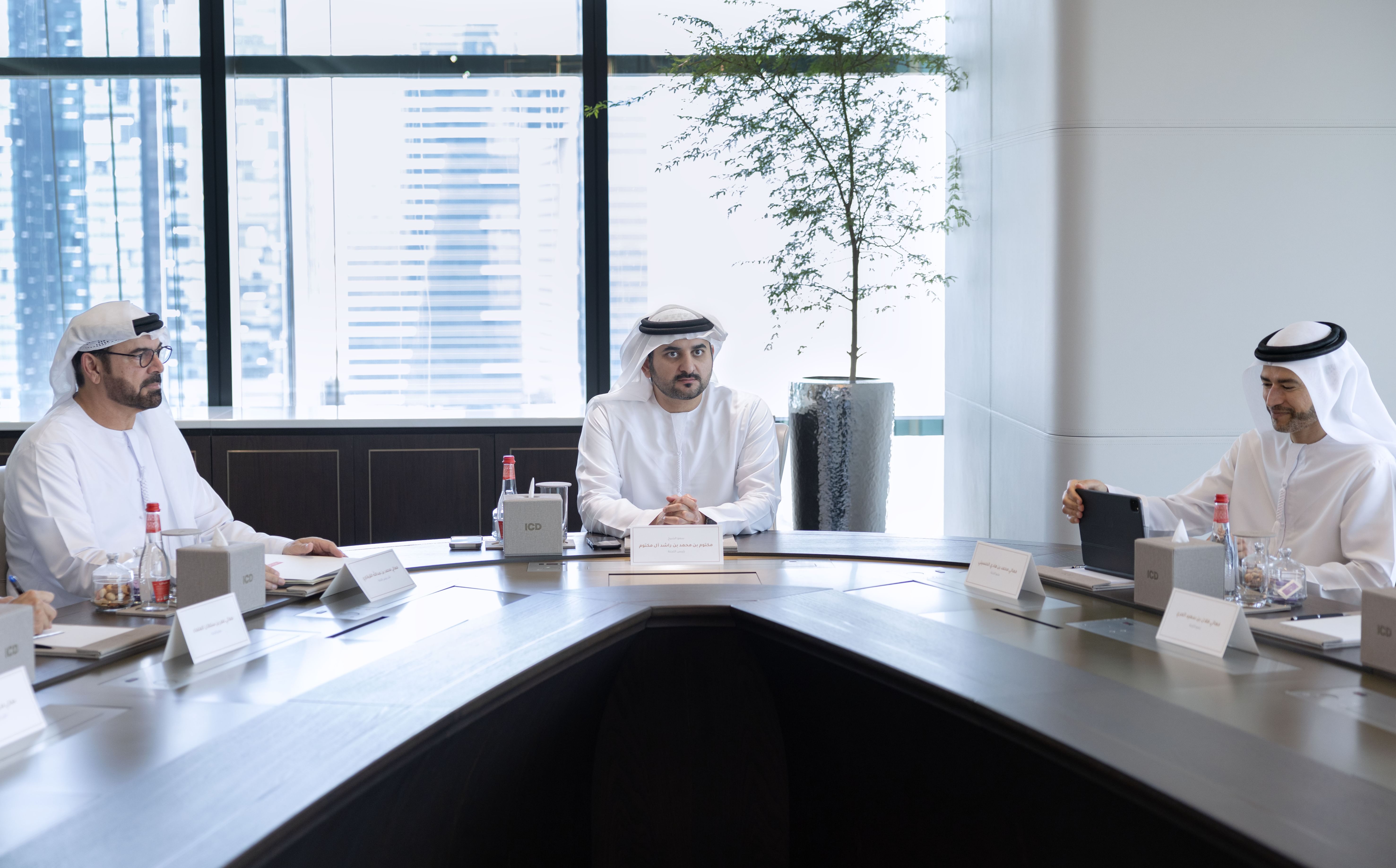 مكتوم بن محمد يترأّس اجتماع اللجنة العليا لتطوير القطاع الاقتصادي والمالي ويستعرض مؤشرات الأداء الاقتصادي والمالي في دبي