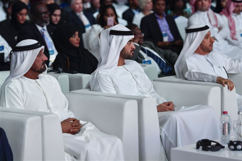 مكتوم بن محمد يشهد فعاليات مؤتمر ومعرض المنظمة العالمية للمناطق الحرة