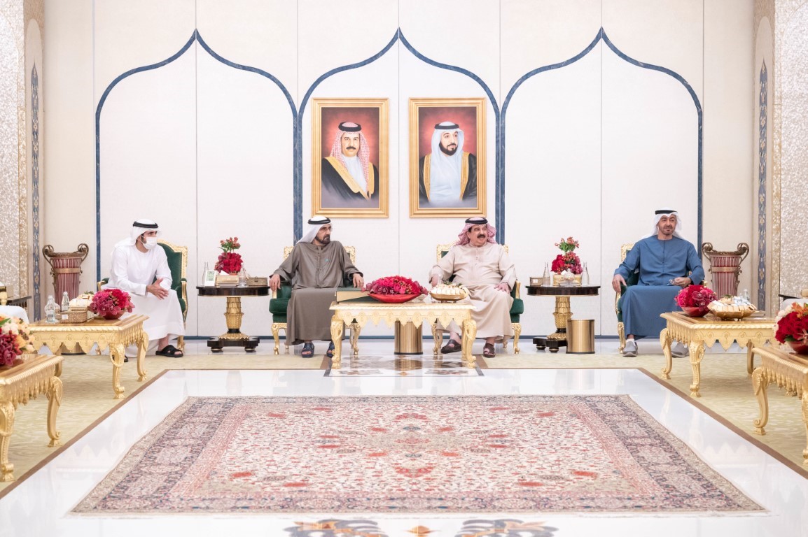 King of Bahrain receives Mohammed bin Rashid, Mohamed bin Zayed at his residence in Abu Dhabi