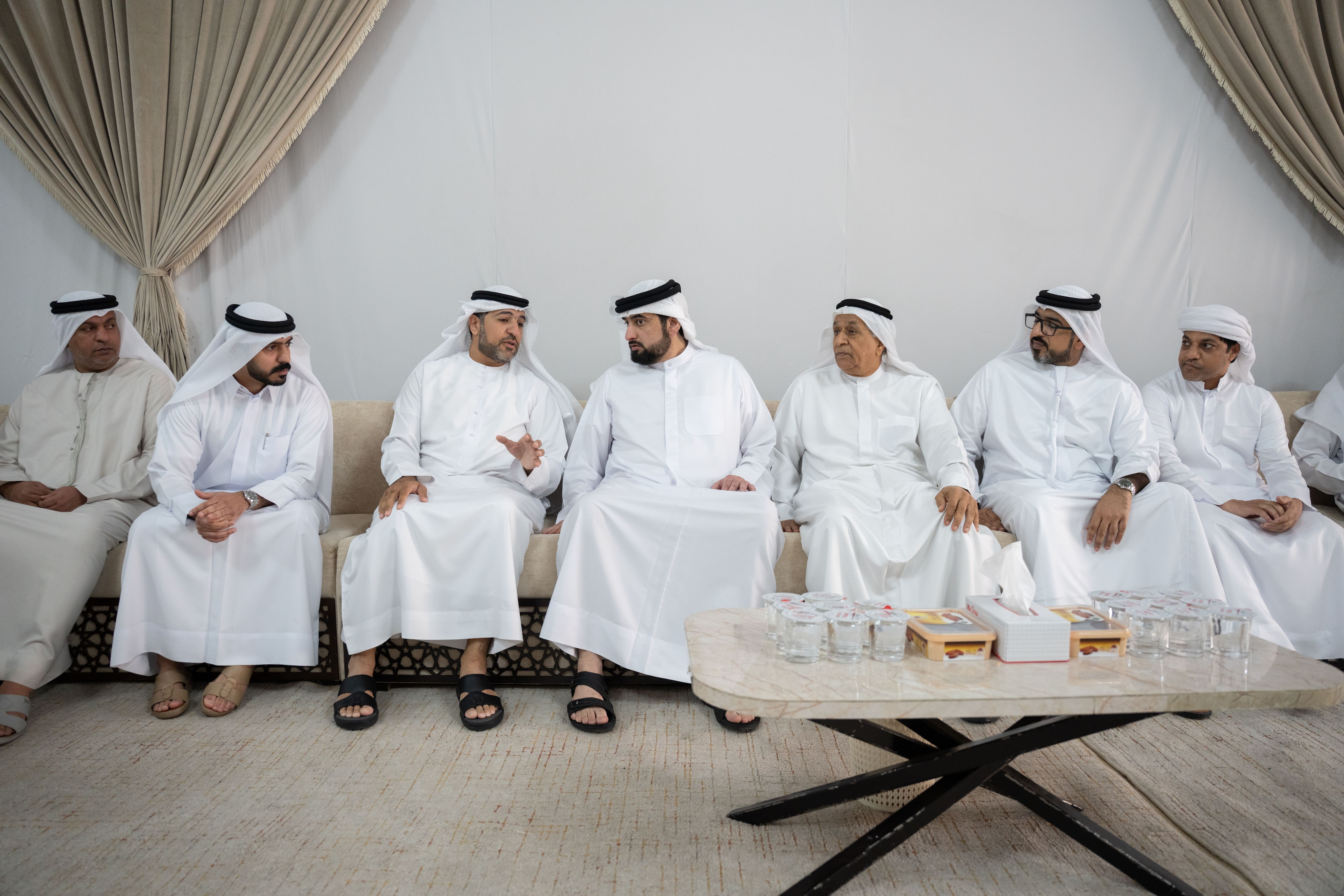 أحمد بن محمد يقدم واجب العزاء في وفاة عمر أحمد البلوشي