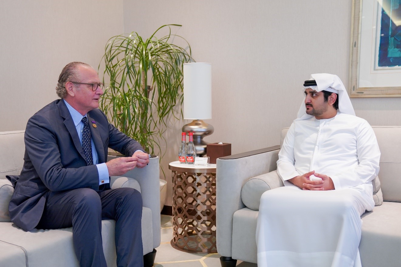 Maktoum bin Mohammed receives CEO of Merck