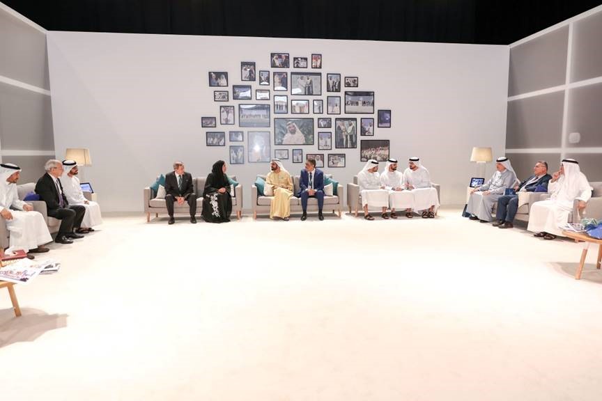 Mohammed bin Rashid meets former members of Board of Arab Journalism Award