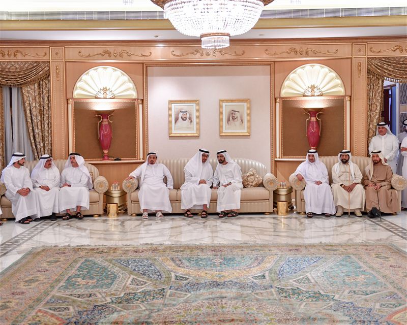 محمد بن راشد يتقبل التعازي من محمد بن زايد والحكام في وفاة شيخة بنت سعيد بن مكتوم آل مكتوم