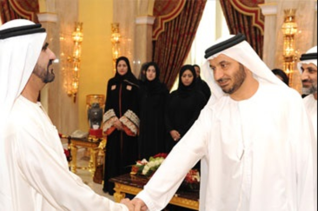 Mohammed bin Rashid meets with local departments' heads