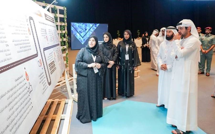Maktoum bin Mohammed reviews the results of the “Human Resources Accelerators”