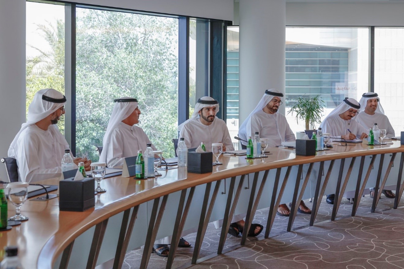 Hamdan bin Mohammed visits Dubai Chambers, reviews future plans and projects