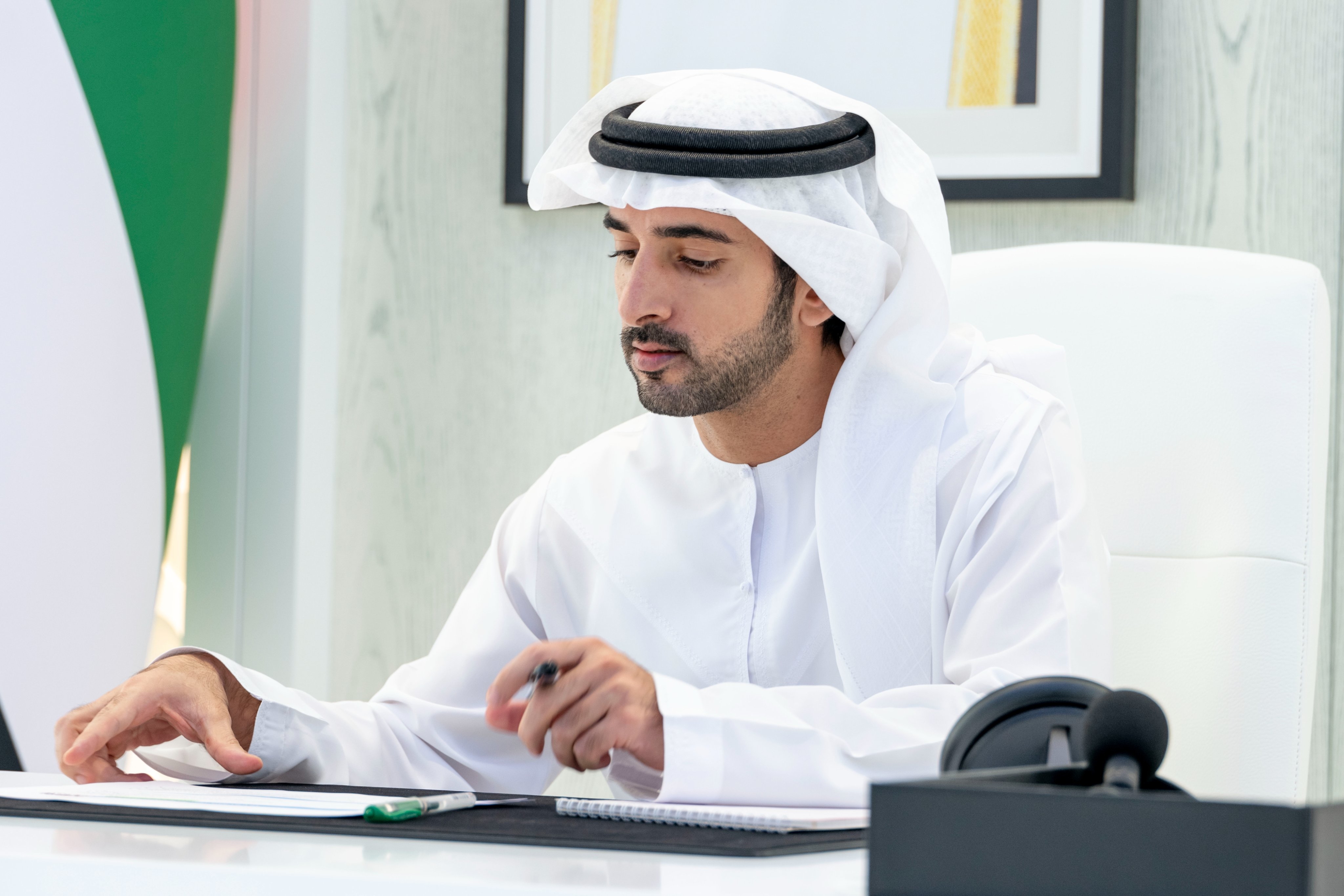 Hamdan bin Mohammed issues directives to disburse April salaries to Dubai Government employees before Eid Al Fitr