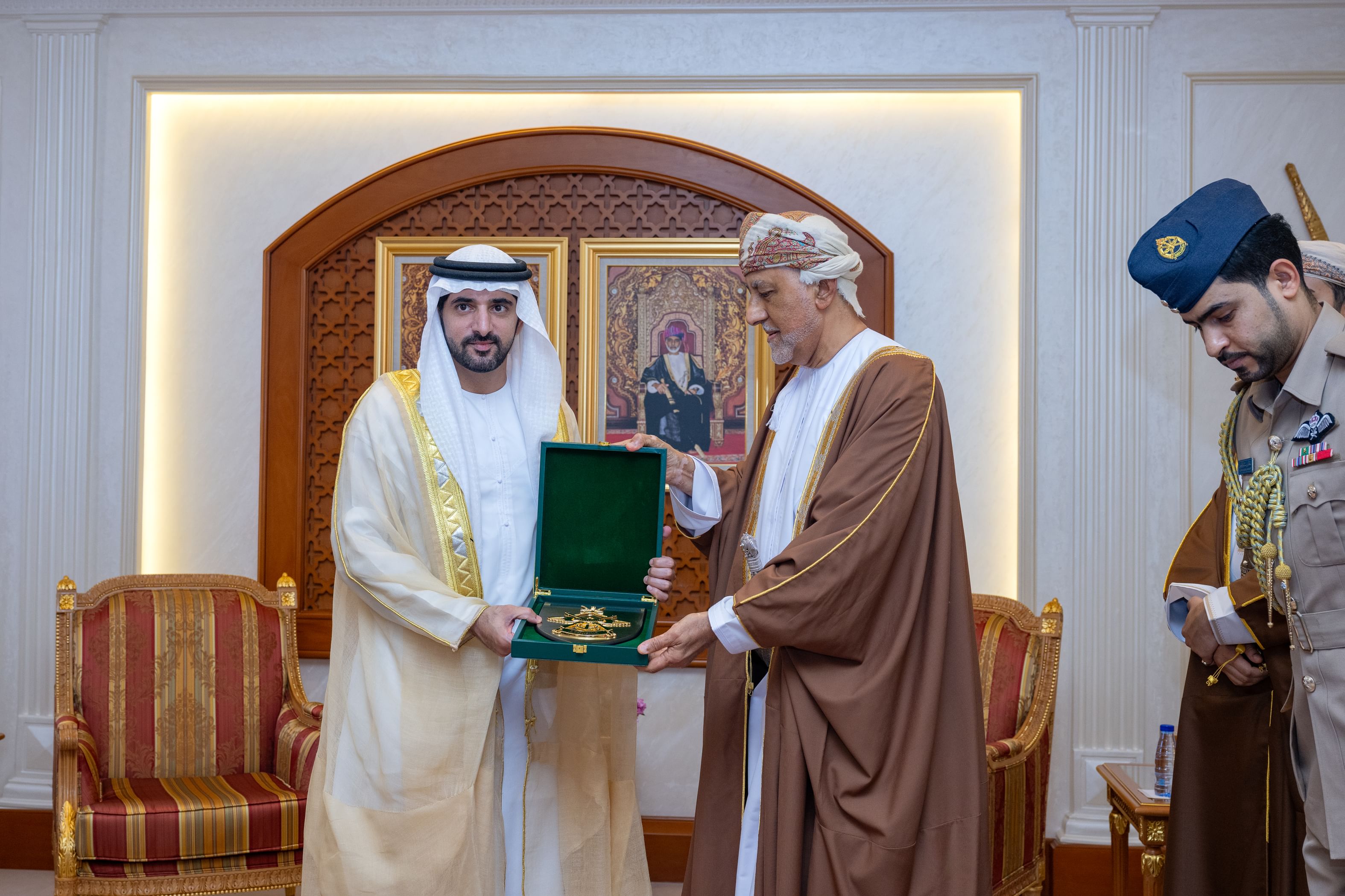 Hamdan bin Mohammed meets with Oman’s Deputy Prime Minister for Defence Affairs