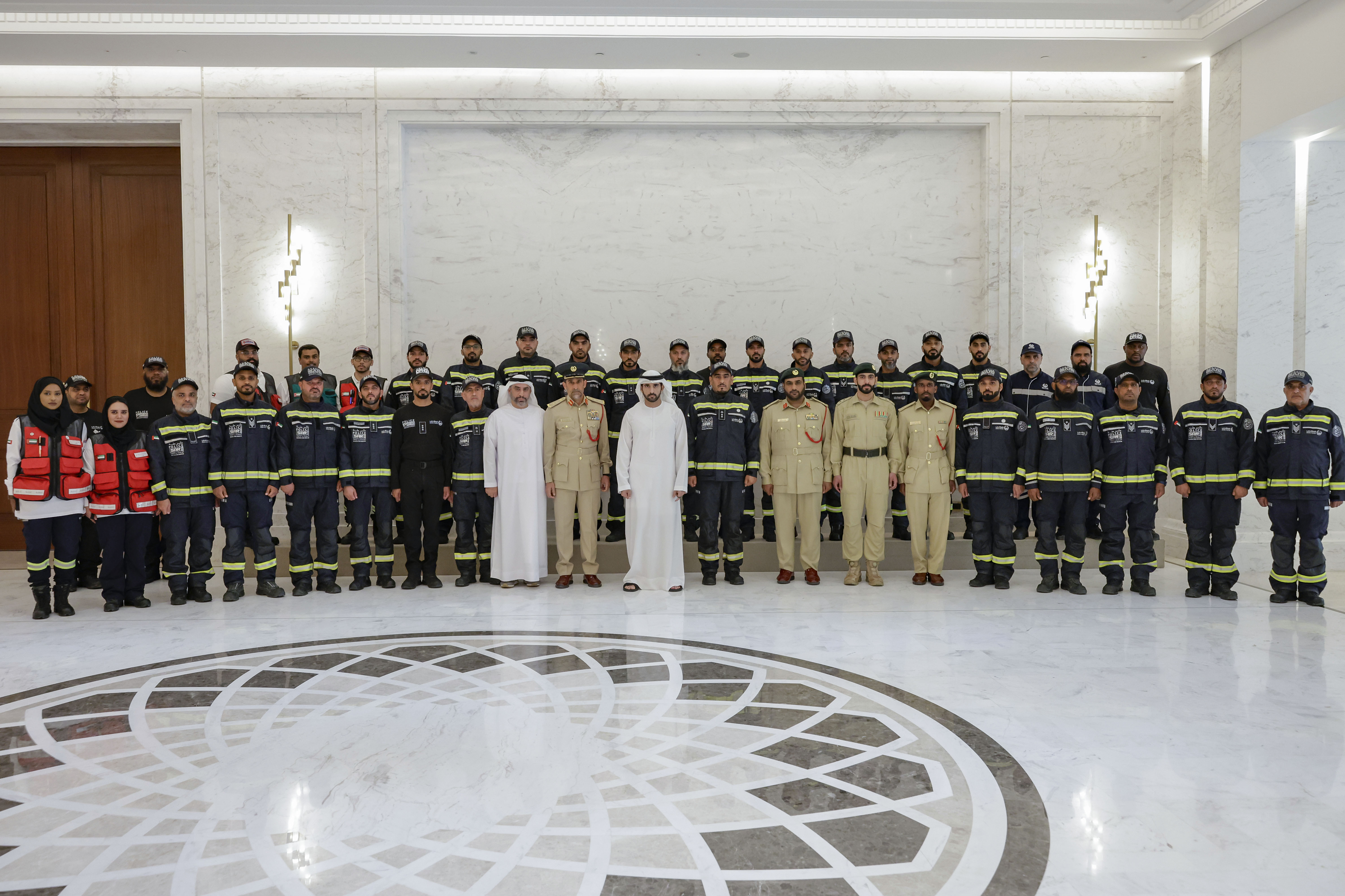 Hamdan bin Mohammed meets with Dubai search and rescue teams that participated in Operation ‘Gallant Knight 2’
