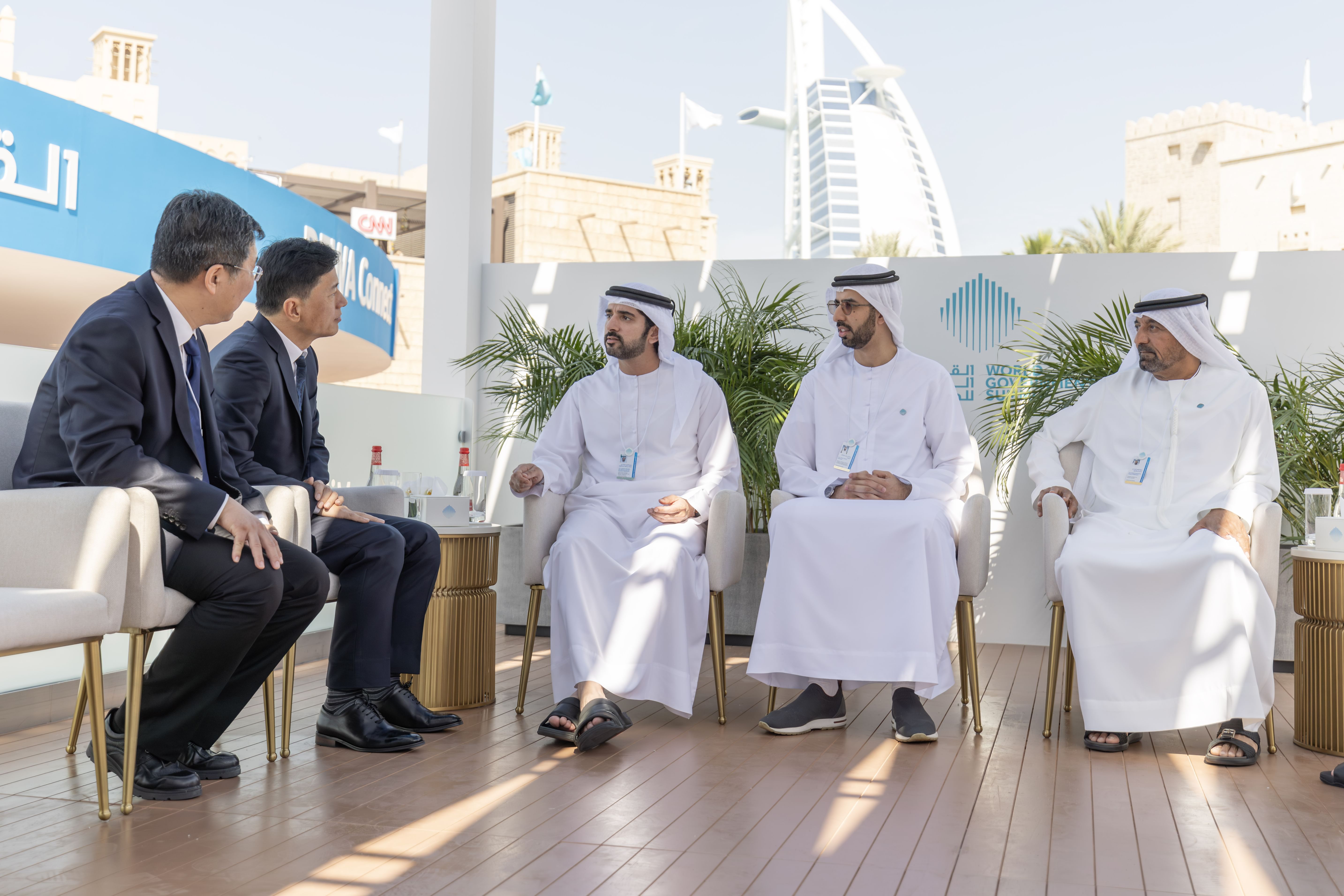 Hamdan bin Mohammed meets with CEO of Baidu at World Governments Summit