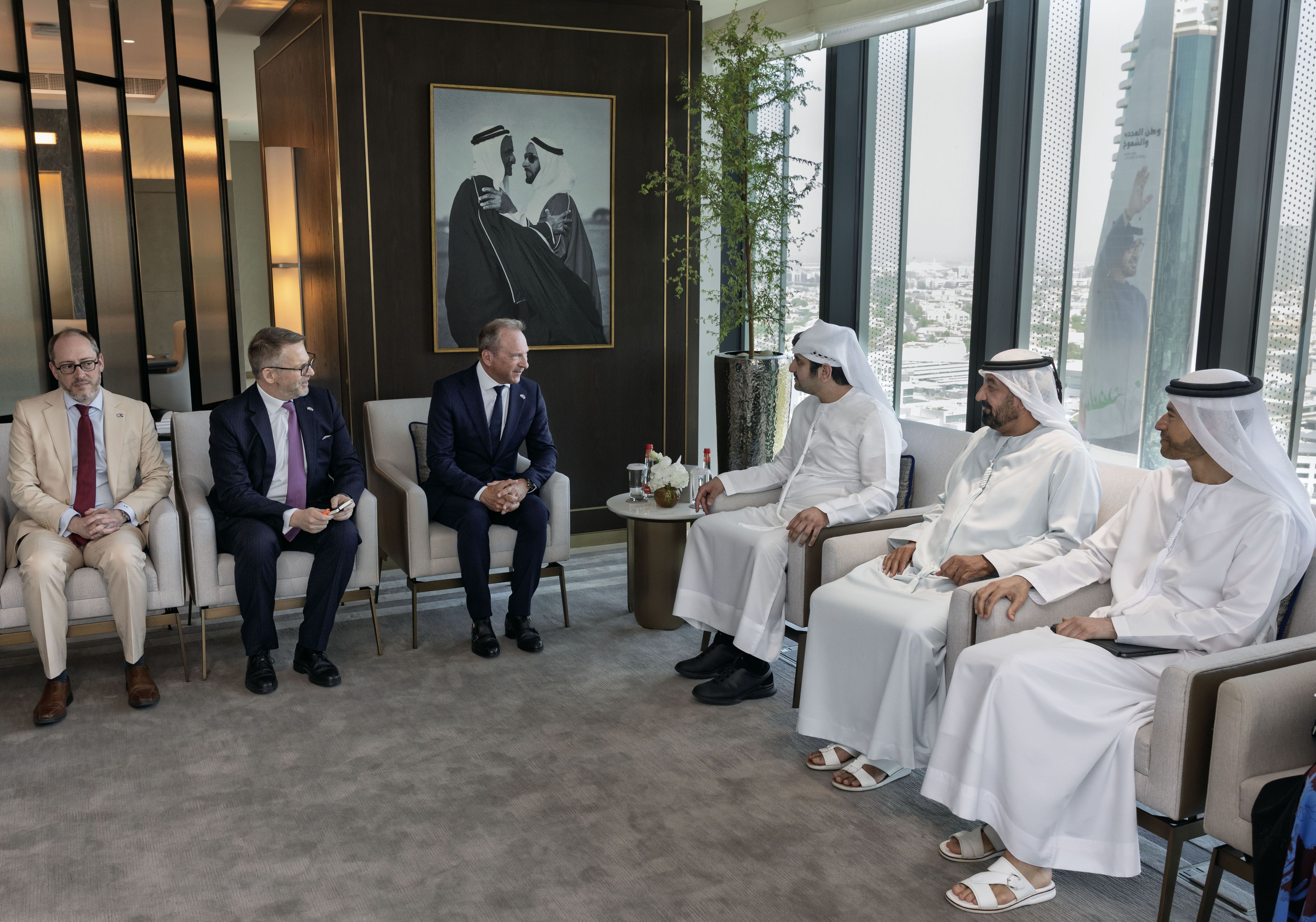 Maktoum bin Mohammed meets with Minister of Finance of Luxembourg