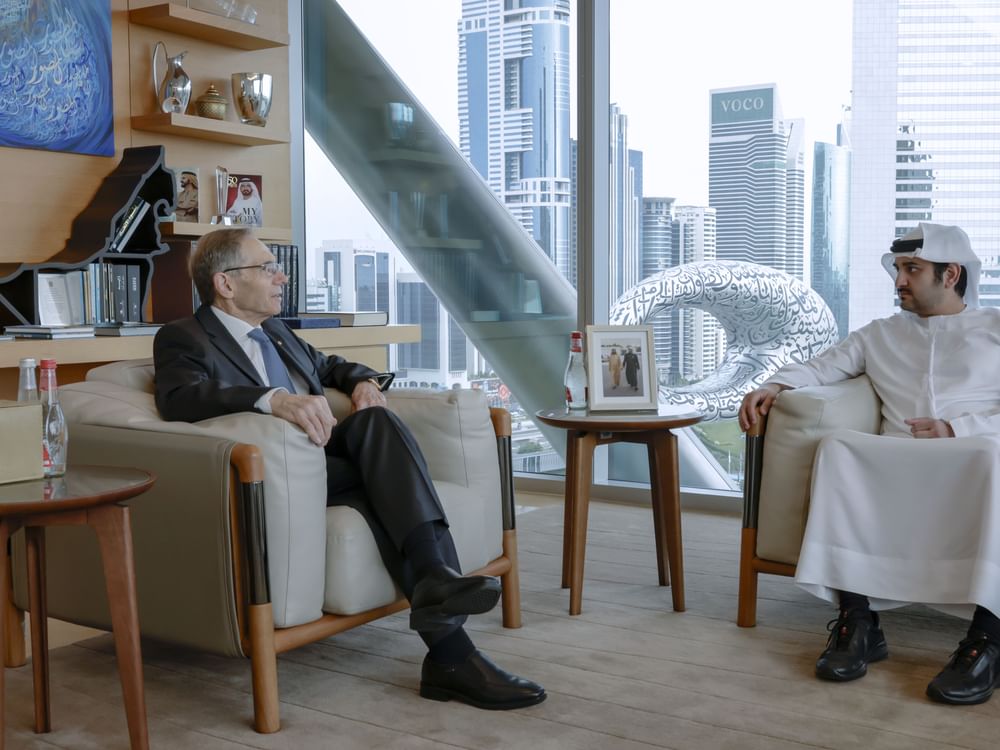 Maktoum bin Mohammed meets with senior officials of Dubai International Arbitration Centre