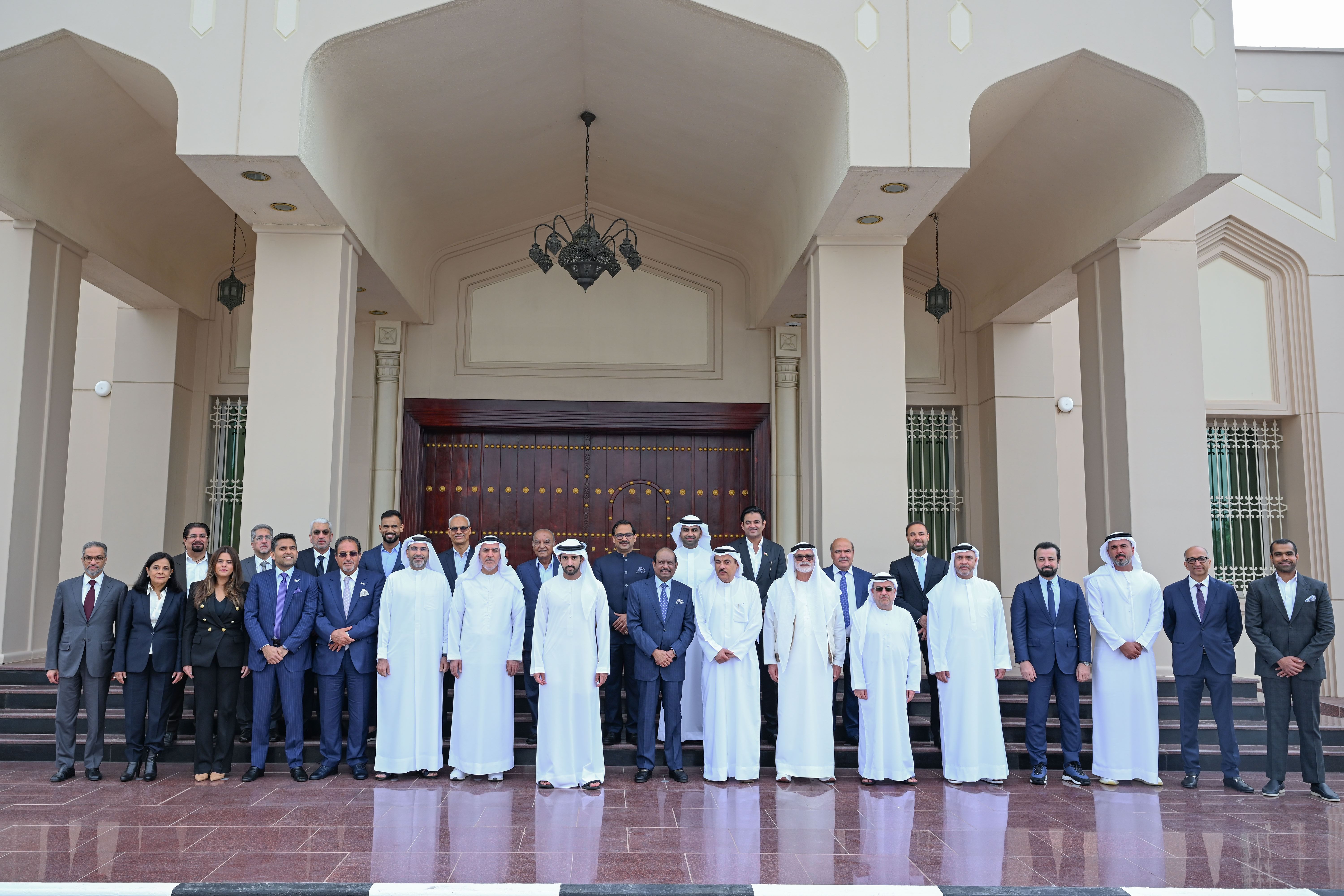 Hamdan bin Mohammed meets with philanthropic businessmen in Dubai