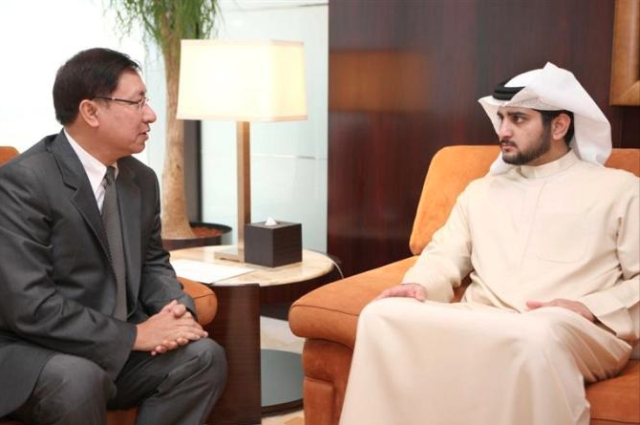 Maktoum bin Mohammed receives Vietnamese Ambassador 