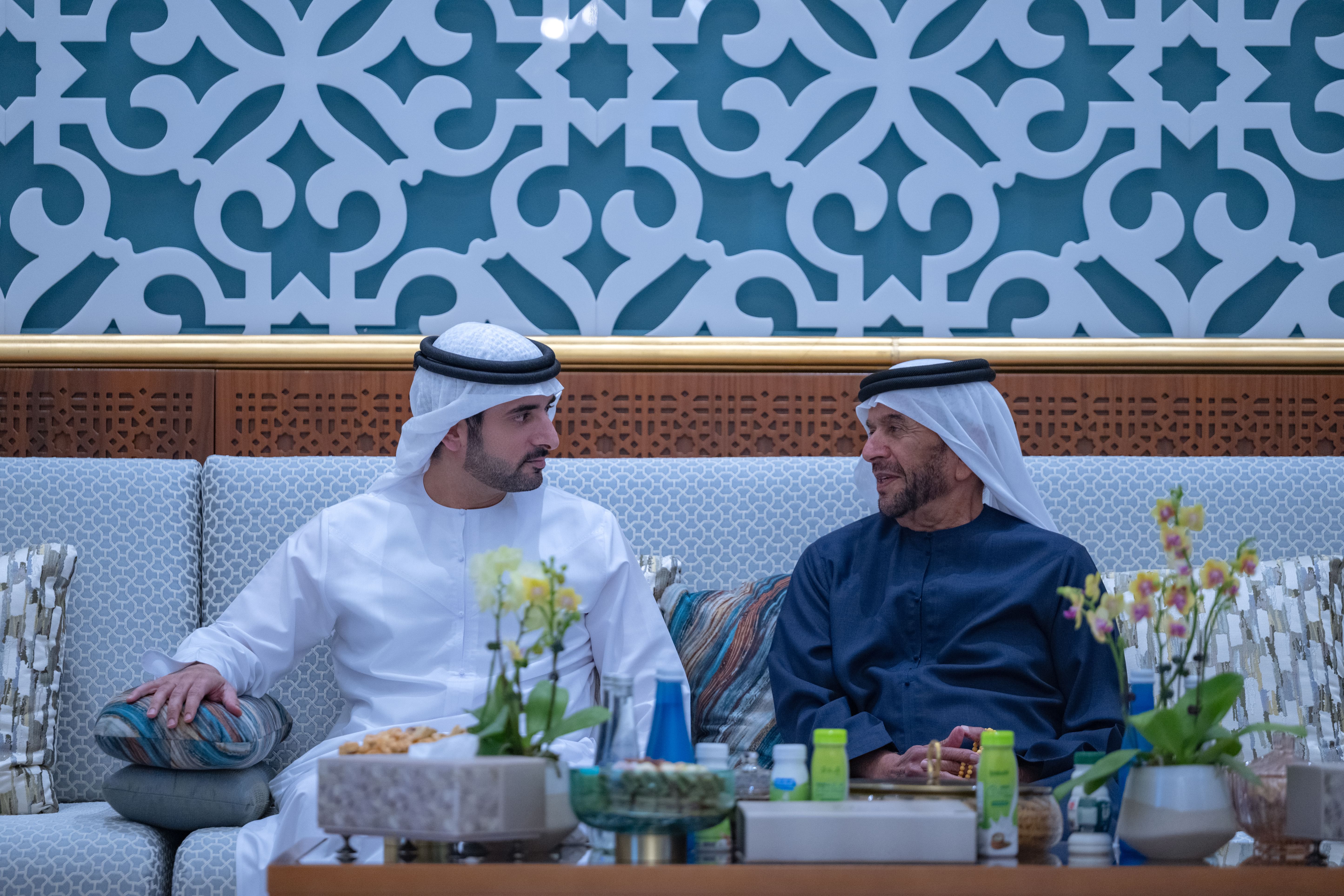 حمدان بن محمد يزور سرور بن محمد ويتبادلان التهاني بمناسبة شهر رمضان المبارك