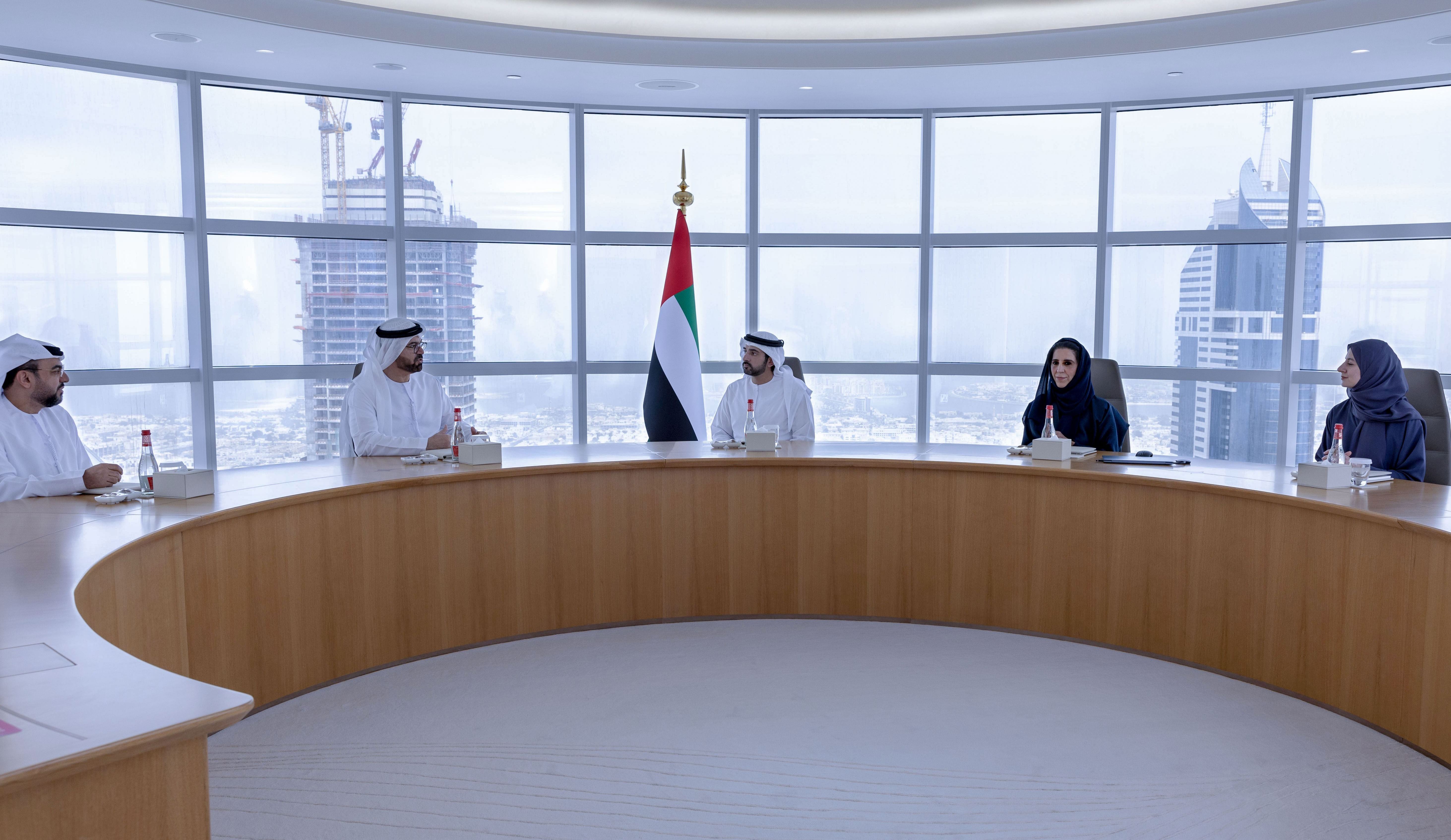  Hamdan bin Mohammed visits Ministry of Cabinet Affairs, applauds UAE’s globally unique government system