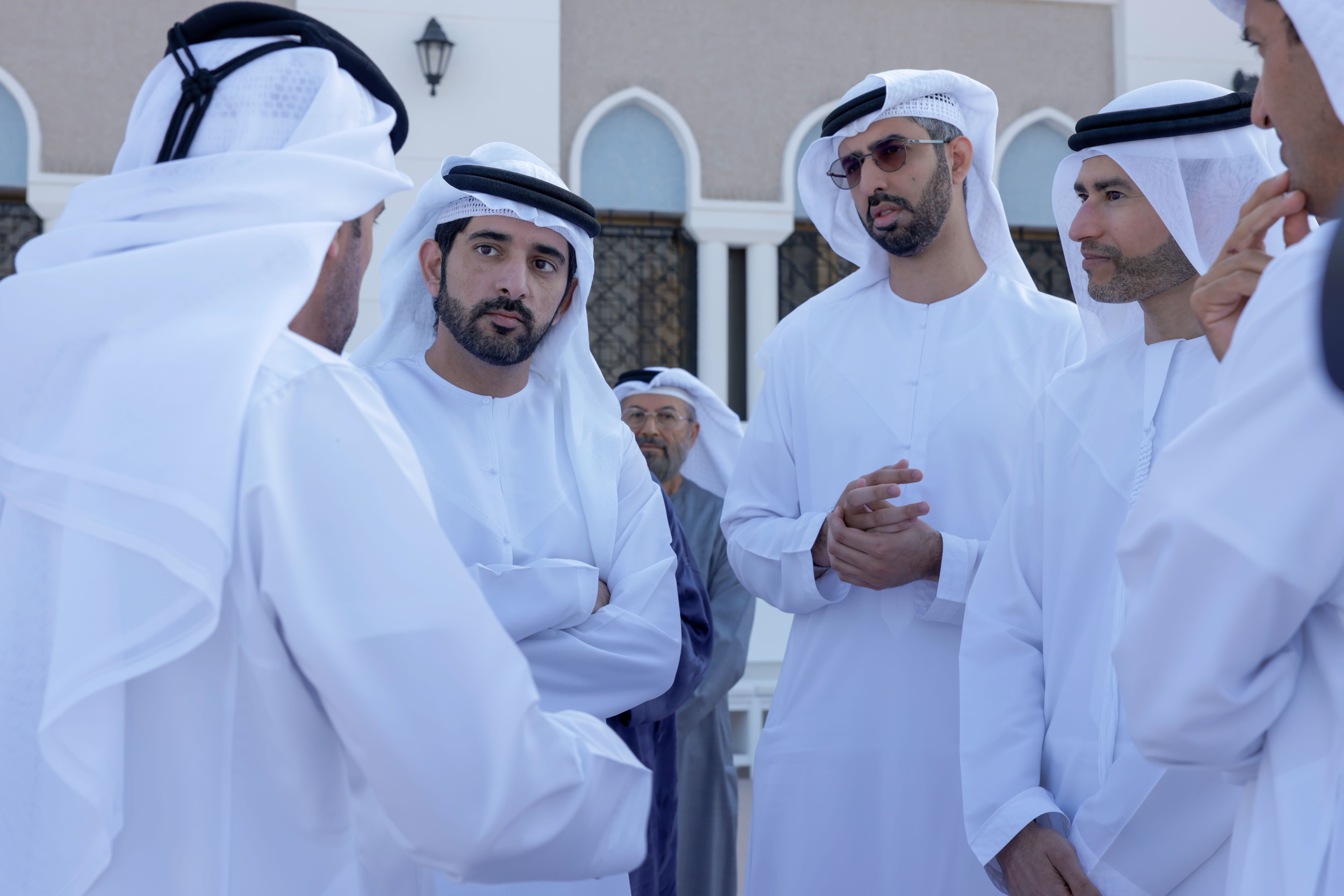 Hamdan bin Mohammed meets with local dignitaries and senior officials at Za’abeel Majlis